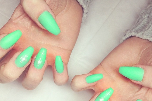 nails green