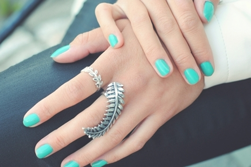 nails turquoise