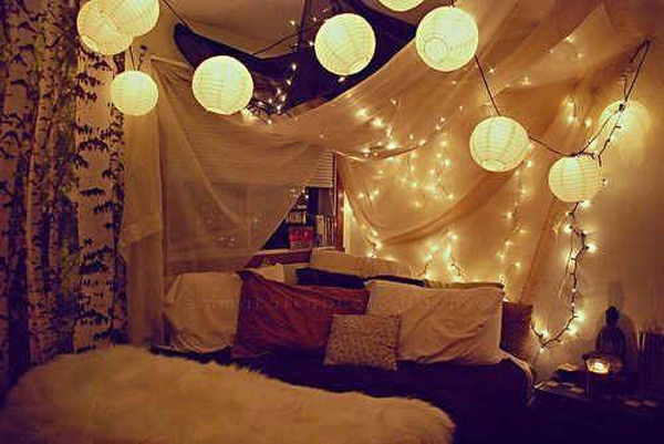 cool-dorm-canopy-bed-lighting-ideas